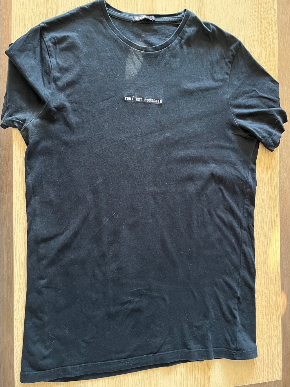 Men's Black Crew Neck Short Sleeve Tee with 'TOUT EST POSSIBLE' Text